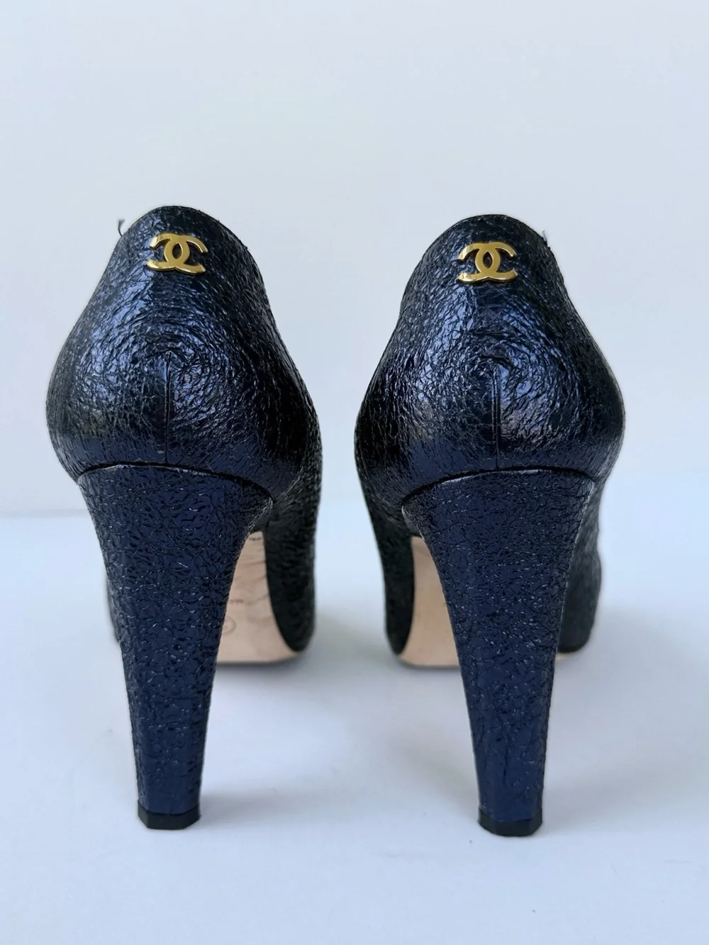 CHANEL Metallic Navy & Black Textured Peep-Toe Pumps Interlocking Gold CC Size 8